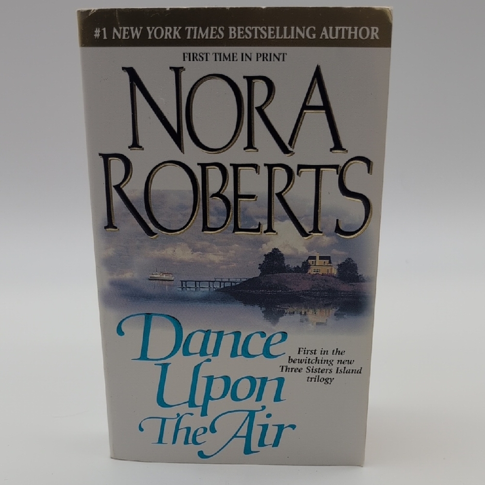 💵2/$10Bundle and Save💵Nora Roberts 'Dance Upon the Air' Book